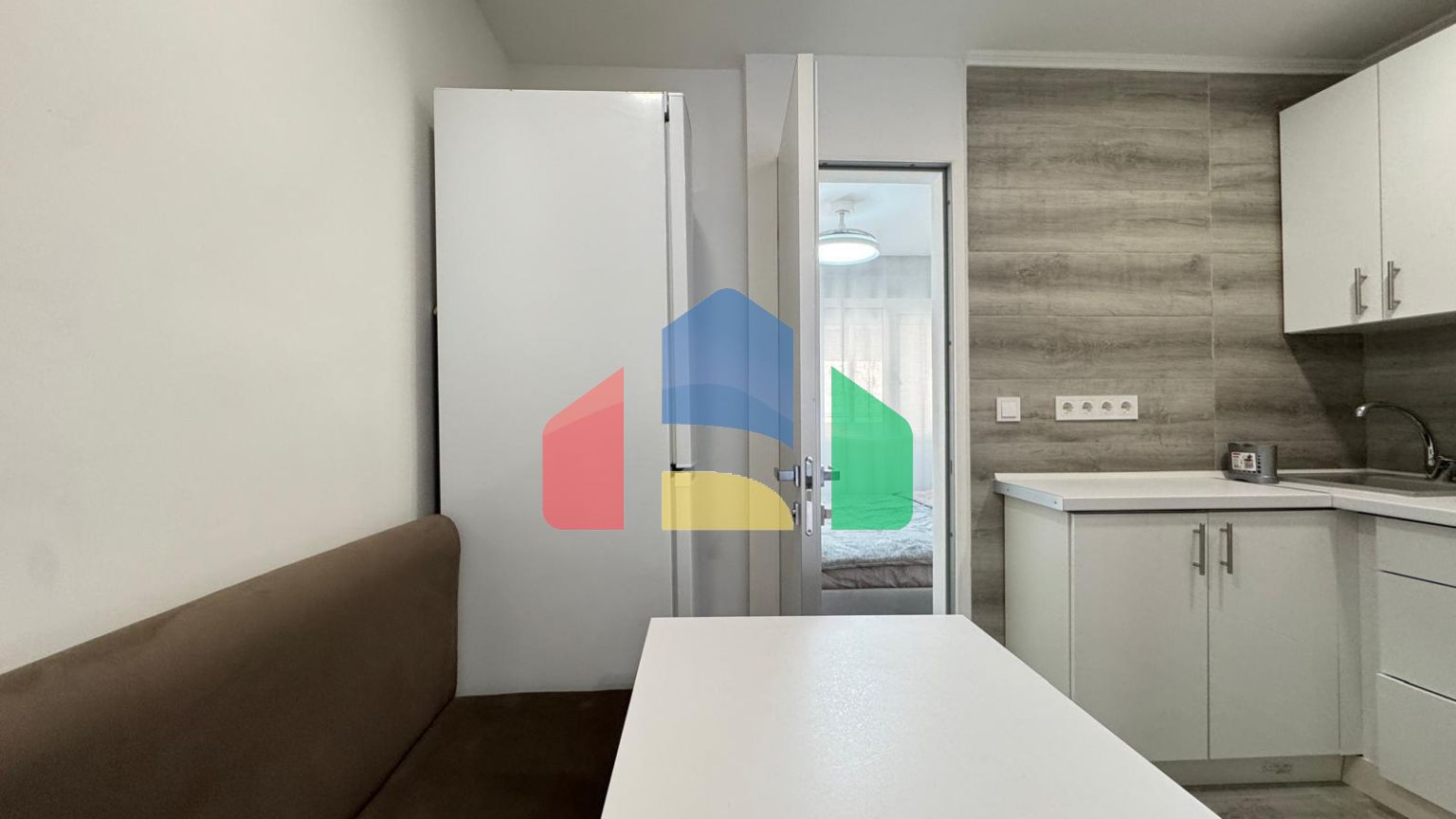 БУНГАЛО ВЕРХНИЙ ЭТАЖ ДУПЛЕКС ПОСЛЕ РЕМОНТА! 105М2. 2 СПАЛЬНИ. 2 ВАННЫЕ КОМНАТЫ. РАЗДЕЛЕН НА ДВА БУНГАЛО ДЛЯ ÐÐÐÐÐÐ