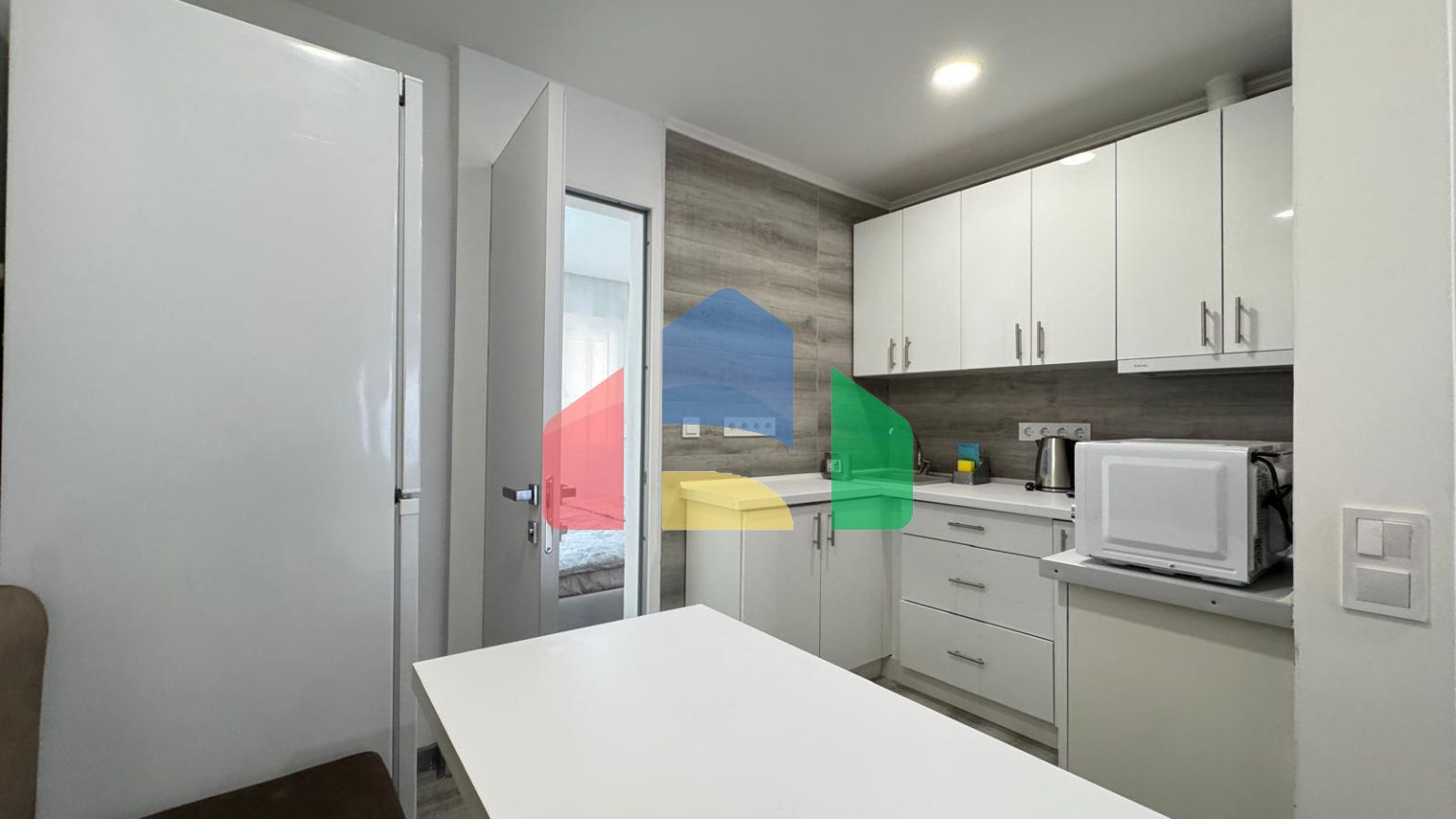 БУНГАЛО ВЕРХНИЙ ЭТАЖ ДУПЛЕКС ПОСЛЕ РЕМОНТА! 105М2. 2 СПАЛЬНИ. 2 ВАННЫЕ КОМНАТЫ. РАЗДЕЛЕН НА ДВА БУНГАЛО ДЛЯ ÐÐÐÐÐÐ