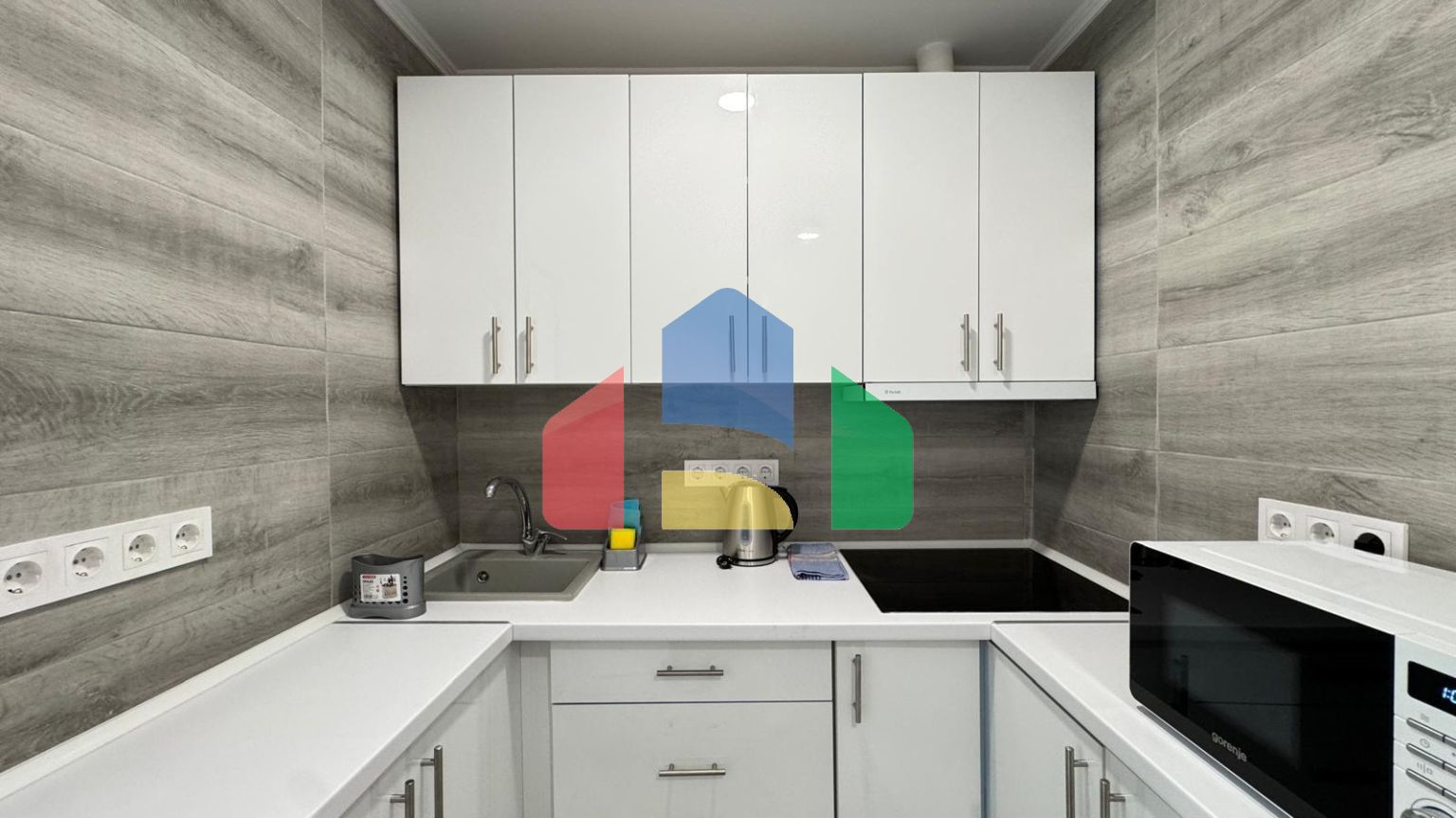 БУНГАЛО ВЕРХНИЙ ЭТАЖ ДУПЛЕКС ПОСЛЕ РЕМОНТА! 105М2. 2 СПАЛЬНИ. 2 ВАННЫЕ КОМНАТЫ. РАЗДЕЛЕН НА ДВА БУНГАЛО ДЛЯ ÐÐÐÐÐÐ