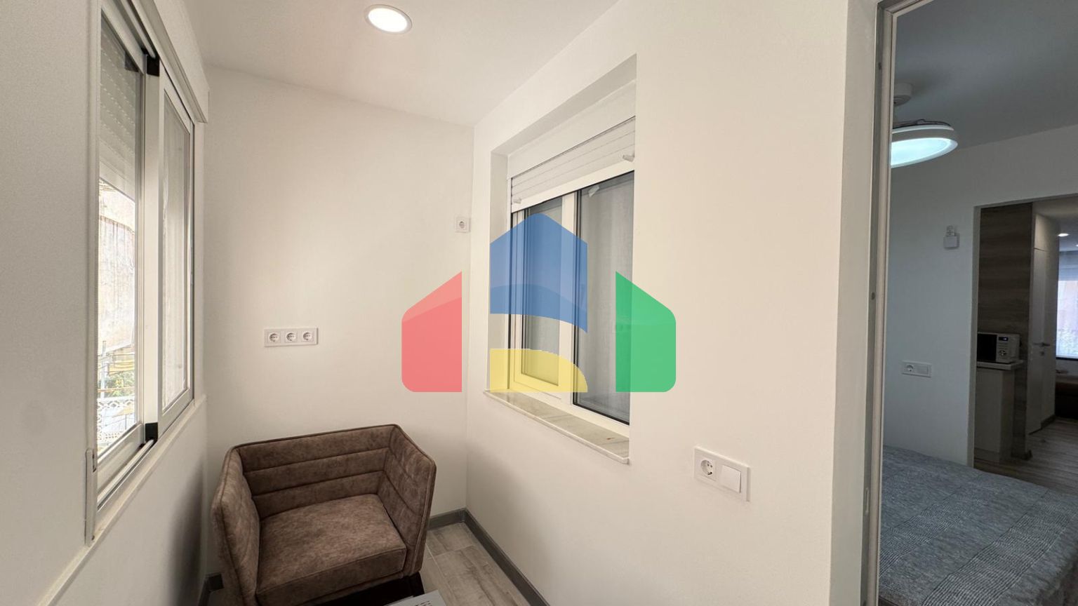 БУНГАЛО ВЕРХНИЙ ЭТАЖ ДУПЛЕКС ПОСЛЕ РЕМОНТА! 105М2. 2 СПАЛЬНИ. 2 ВАННЫЕ КОМНАТЫ. РАЗДЕЛЕН НА ДВА БУНГАЛО ДЛЯ ÐÐÐÐÐÐ