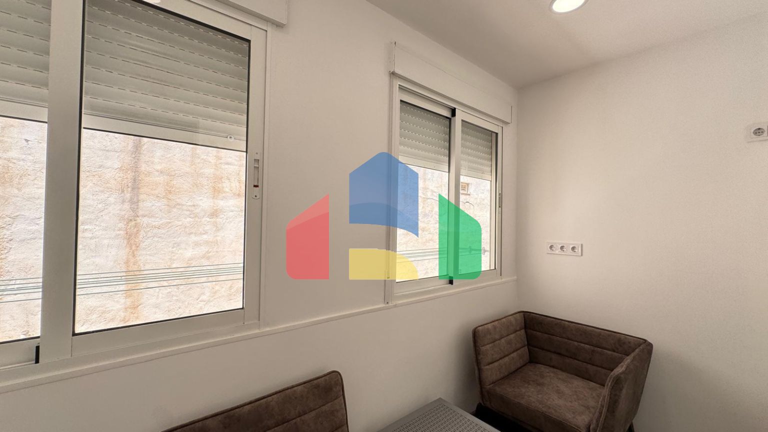 БУНГАЛО ВЕРХНИЙ ЭТАЖ ДУПЛЕКС ПОСЛЕ РЕМОНТА! 105М2. 2 СПАЛЬНИ. 2 ВАННЫЕ КОМНАТЫ. РАЗДЕЛЕН НА ДВА БУНГАЛО ДЛЯ ÐÐÐÐÐÐ