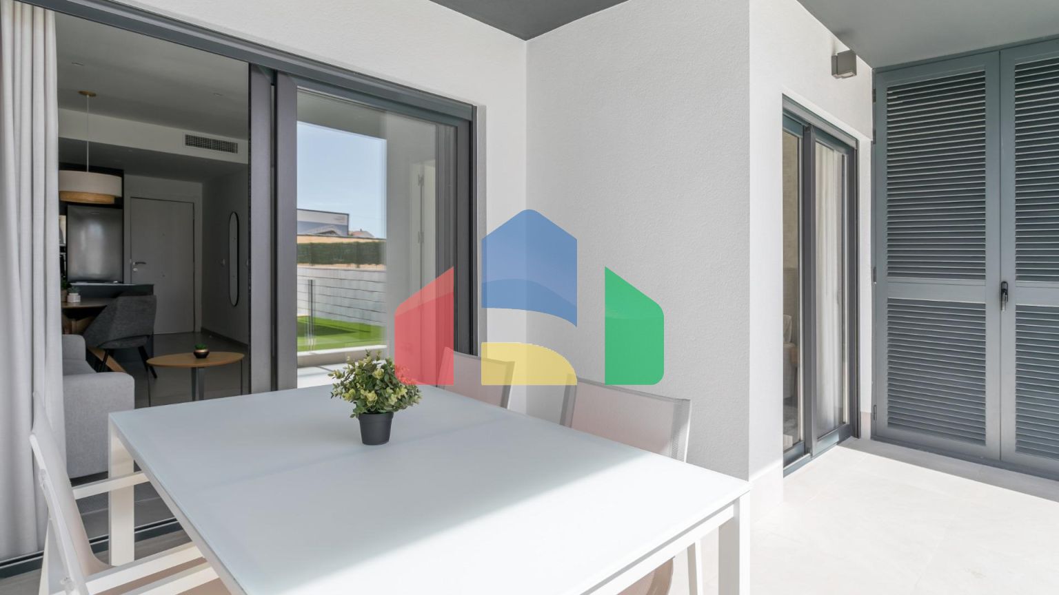 АПАРТАМЕНТЫ С ВИДОМ НА МОРЕ! НОВОСТРОЙ! 2 СПАЛЬНИ. 2 ВАННЫЕ КОМНАТЫ. БАССЕЙН. ПАРКИНГ.