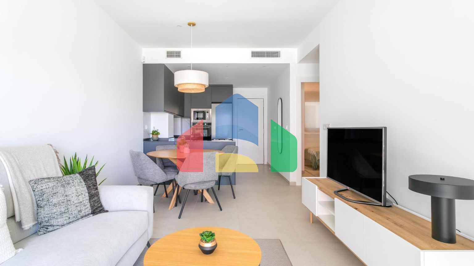 АПАРТАМЕНТЫ С ВИДОМ НА МОРЕ! НОВОСТРОЙ! 2 СПАЛЬНИ. 2 ВАННЫЕ КОМНАТЫ. БАССЕЙН. ПАРКИНГ.