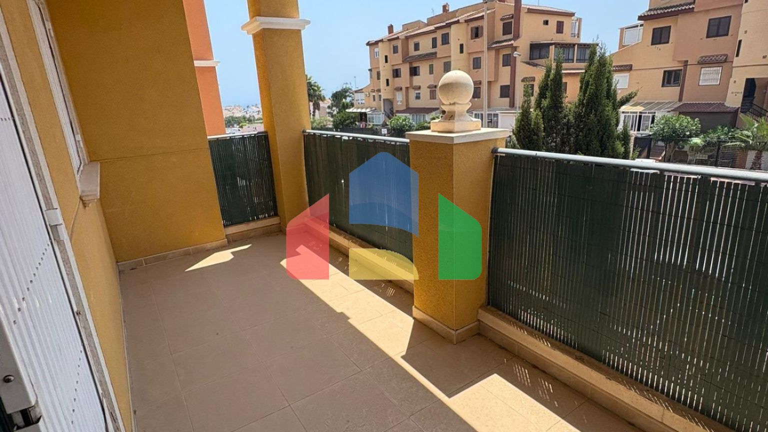 Эксклюзивная квартира в жилом комплексе с общественным бассейном и близостью к пляжу