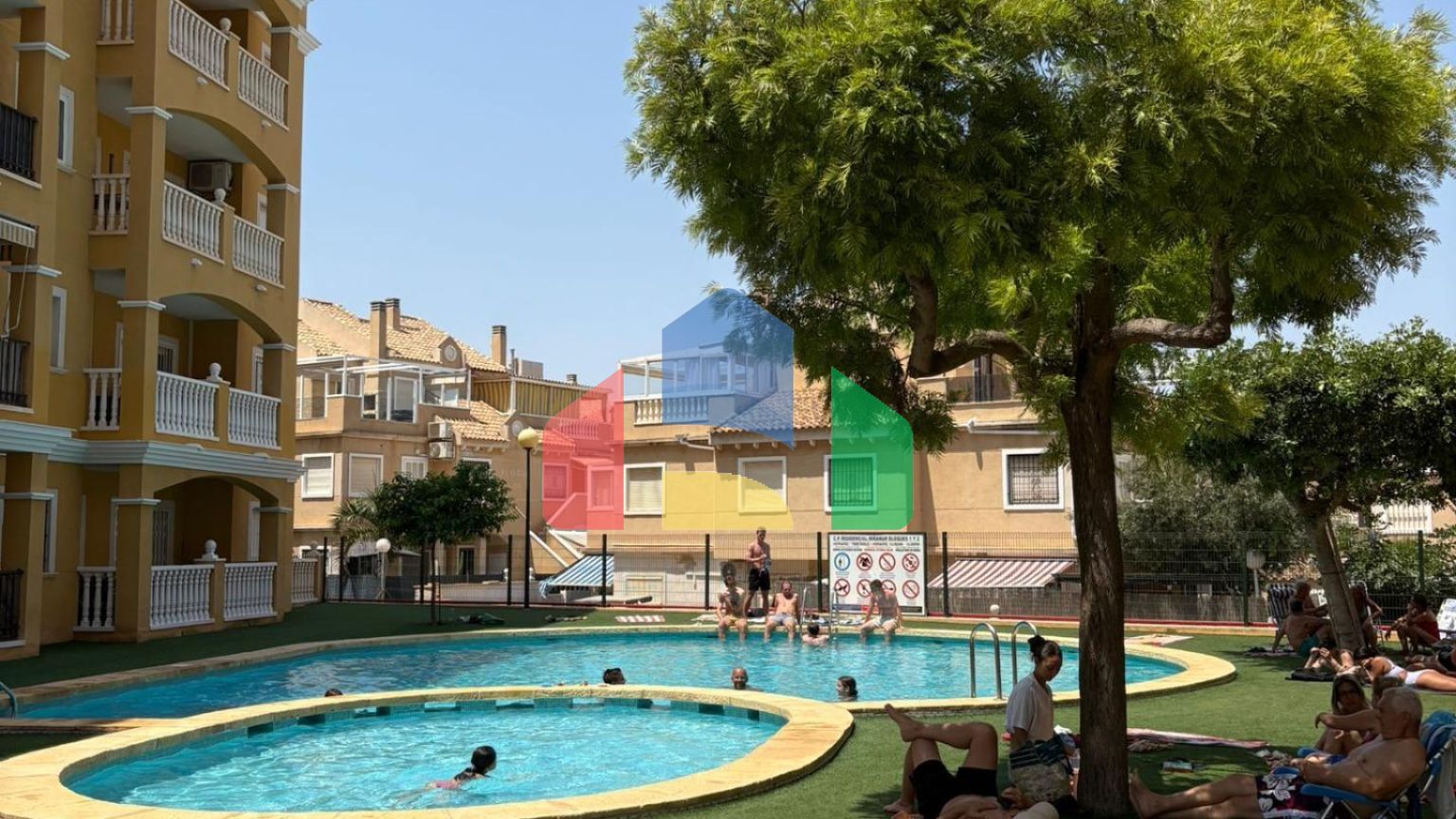 Эксклюзивная квартира в жилом комплексе с общественным бассейном и близостью к пляжу