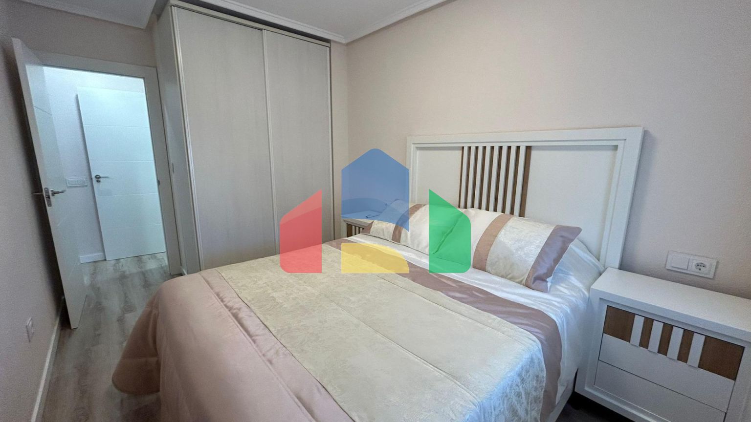 КВАРТИРА ПОСЛЕ РЕМОНТА. ПАРК НАЦИЙ. 2 СПАЛЬНИ. 1 ВАННАЯ. ОБЩИЙ БАССЕЙН.