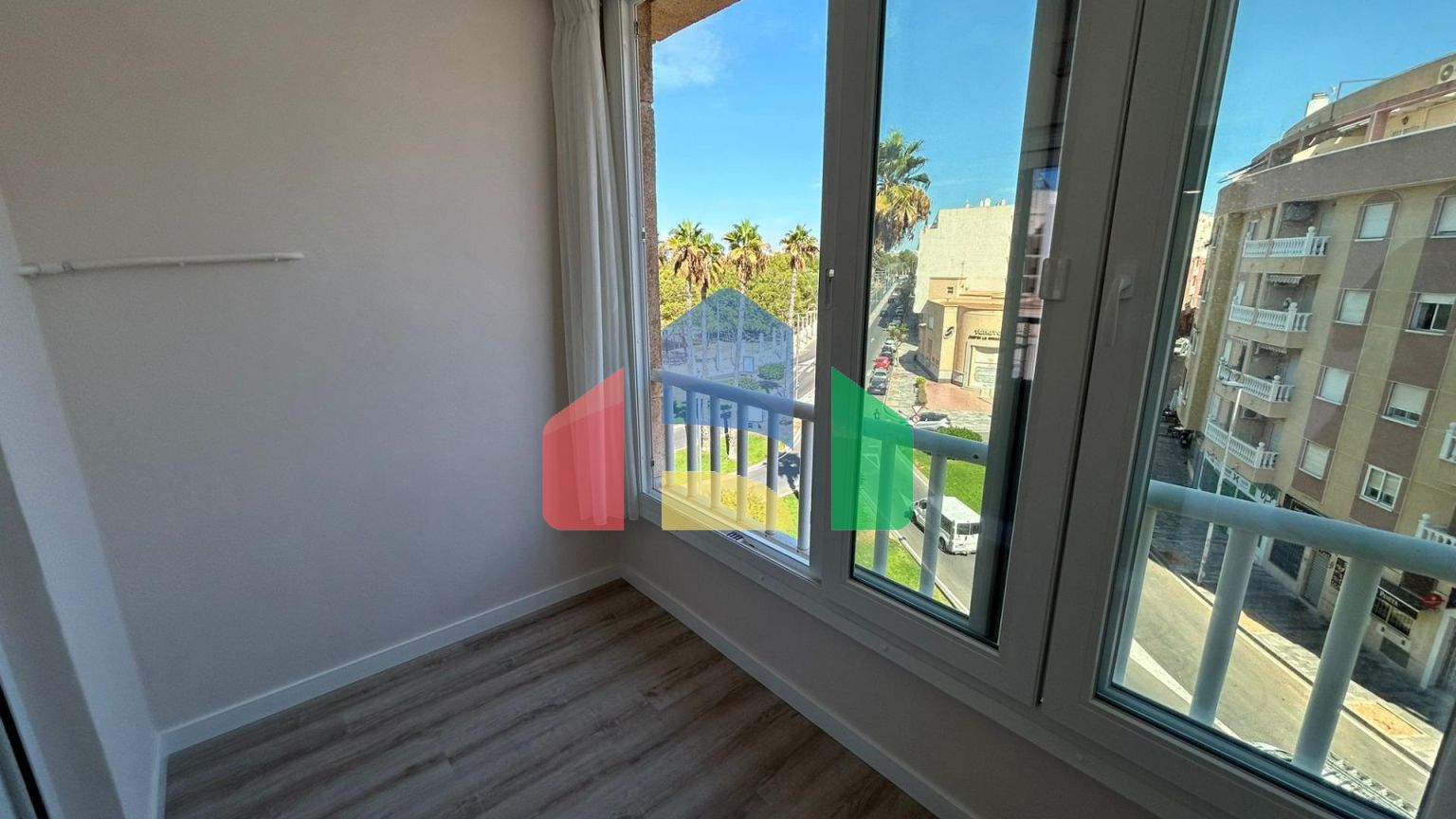 КВАРТИРА ПОСЛЕ РЕМОНТА. ПАРК НАЦИЙ. 2 СПАЛЬНИ. 1 ВАННАЯ. ОБЩИЙ БАССЕЙН.