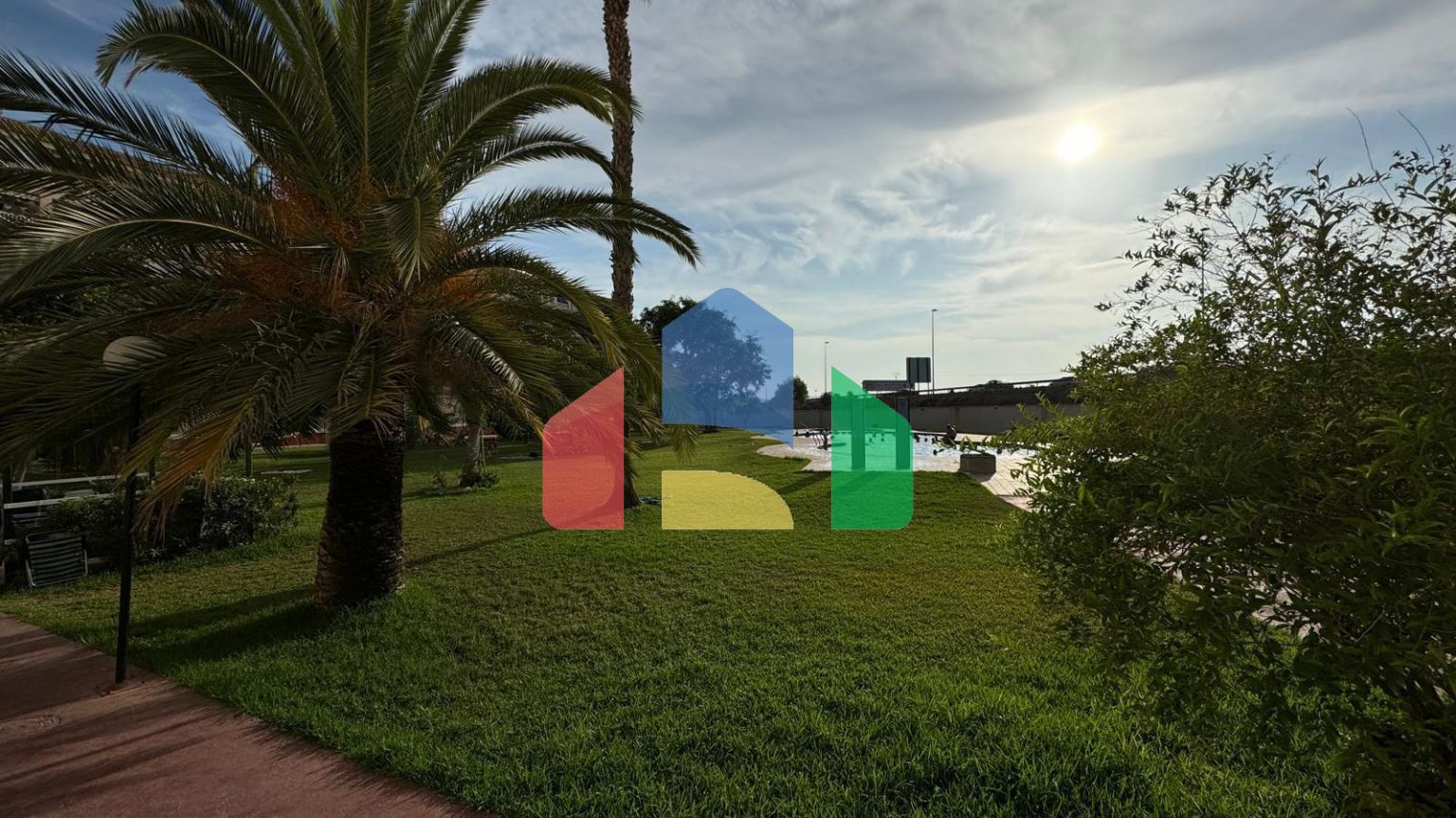 КВАРТИРА ПОСЛЕ РЕМОНТА. ПАРК НАЦИЙ. 2 СПАЛЬНИ. 1 ВАННАЯ. ОБЩИЙ БАССЕЙН.