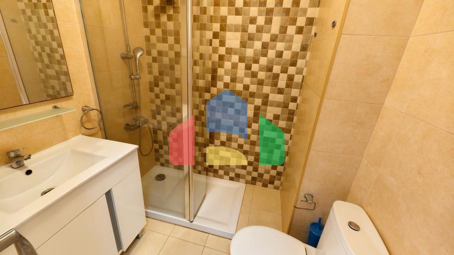 АПАРТАМЕНТЫ В 300 МЕТРАХ ОТ ПЛЯЖА И ПЛОЩЯДЬЮ 108 М2. 3 СПАЛЬНИ. 2 ВАННЫЕ КОМНАТЫ.