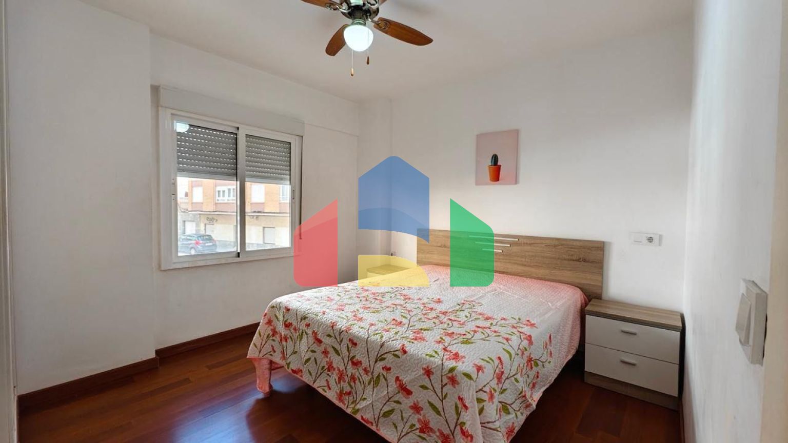 АПАРТАМЕНТЫ В 300 МЕТРАХ ОТ ПЛЯЖА И ПЛОЩЯДЬЮ 108 М2. 3 СПАЛЬНИ. 2 ВАННЫЕ КОМНАТЫ.