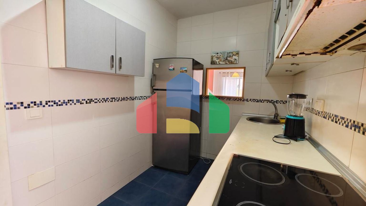 АПАРТАМЕНТЫ В 300 МЕТРАХ ОТ ПЛЯЖА И ПЛОЩЯДЬЮ 108 М2. 3 СПАЛЬНИ. 2 ВАННЫЕ КОМНАТЫ.