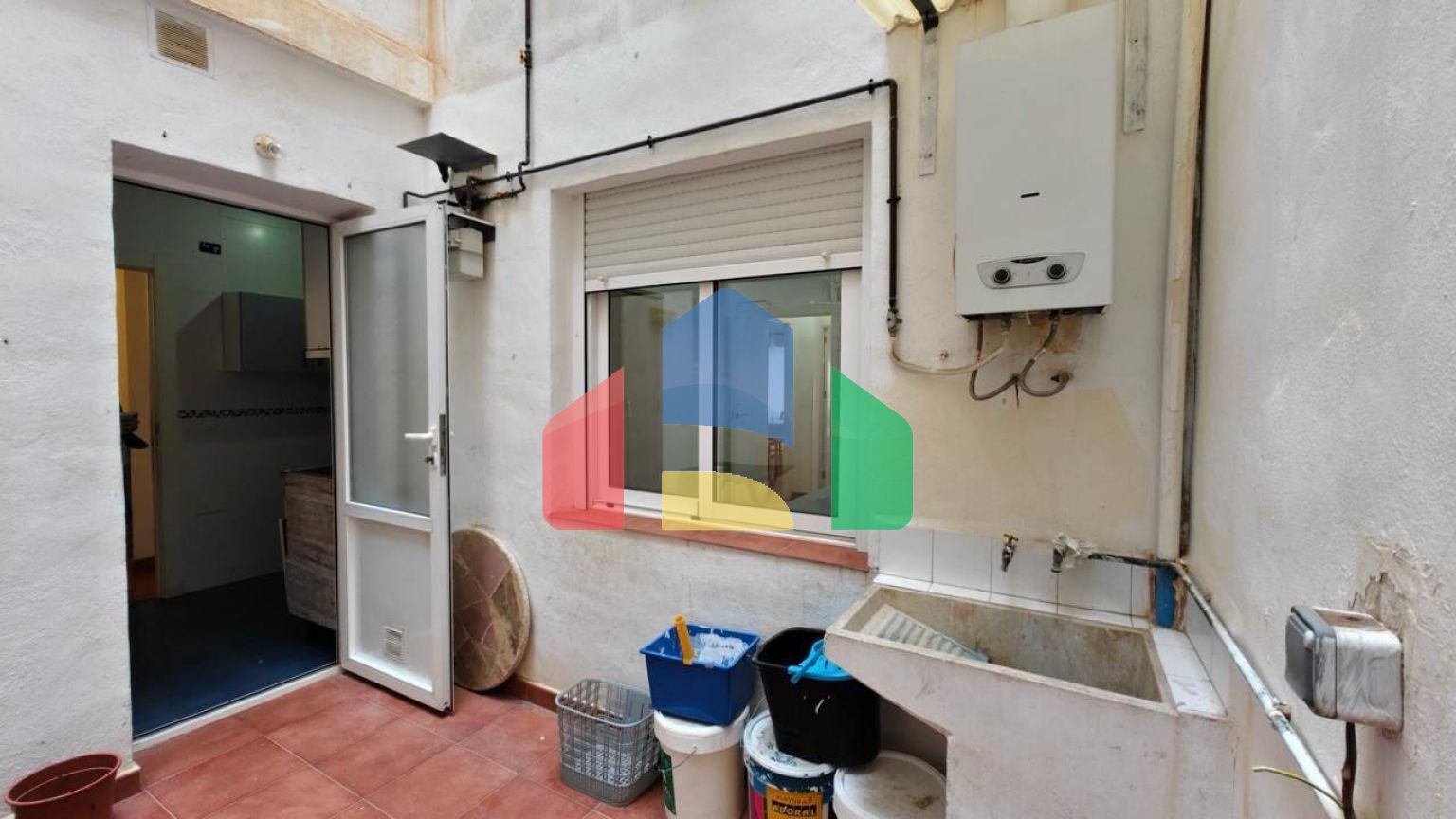 АПАРТАМЕНТЫ В 300 МЕТРАХ ОТ ПЛЯЖА И ПЛОЩЯДЬЮ 108 М2. 3 СПАЛЬНИ. 2 ВАННЫЕ КОМНАТЫ.