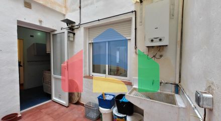 АПАРТАМЕНТЫ В 300 МЕТРАХ ОТ ПЛЯЖА И ПЛОЩЯДЬЮ 108 М2. 3 СПАЛЬНИ. 2 ВАННЫЕ КОМНАТЫ.