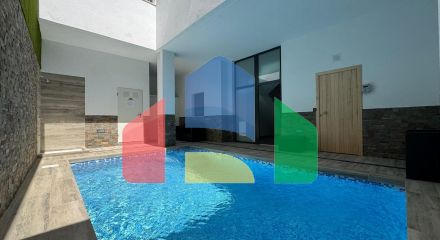 ПЕНТХАУС В КОМПЛЕКСЕ ALEGRIA XIX С ПРИВАТНЫЙ СОЛЯРИЕМ 35 М2!  2 СПАЛЬНИ. 2 ВАННЫЕ. ПЛОЩАДЪ 133М2. БАССЕЙН! ФИНСКАЯ САУНА! Ð