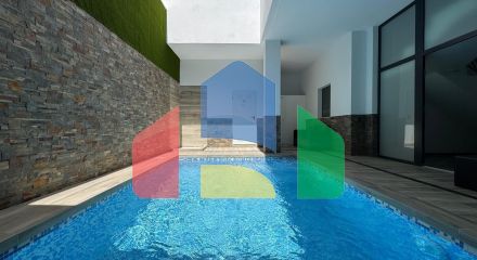 ПЕНТХАУС В КОМПЛЕКСЕ ALEGRIA XIX С ПРИВАТНЫЙ СОЛЯРИЕМ 35 М2!  2 СПАЛЬНИ. 2 ВАННЫЕ. ПЛОЩАДЪ 133М2. БАССЕЙН! ФИНСКАЯ САУНА! Ð