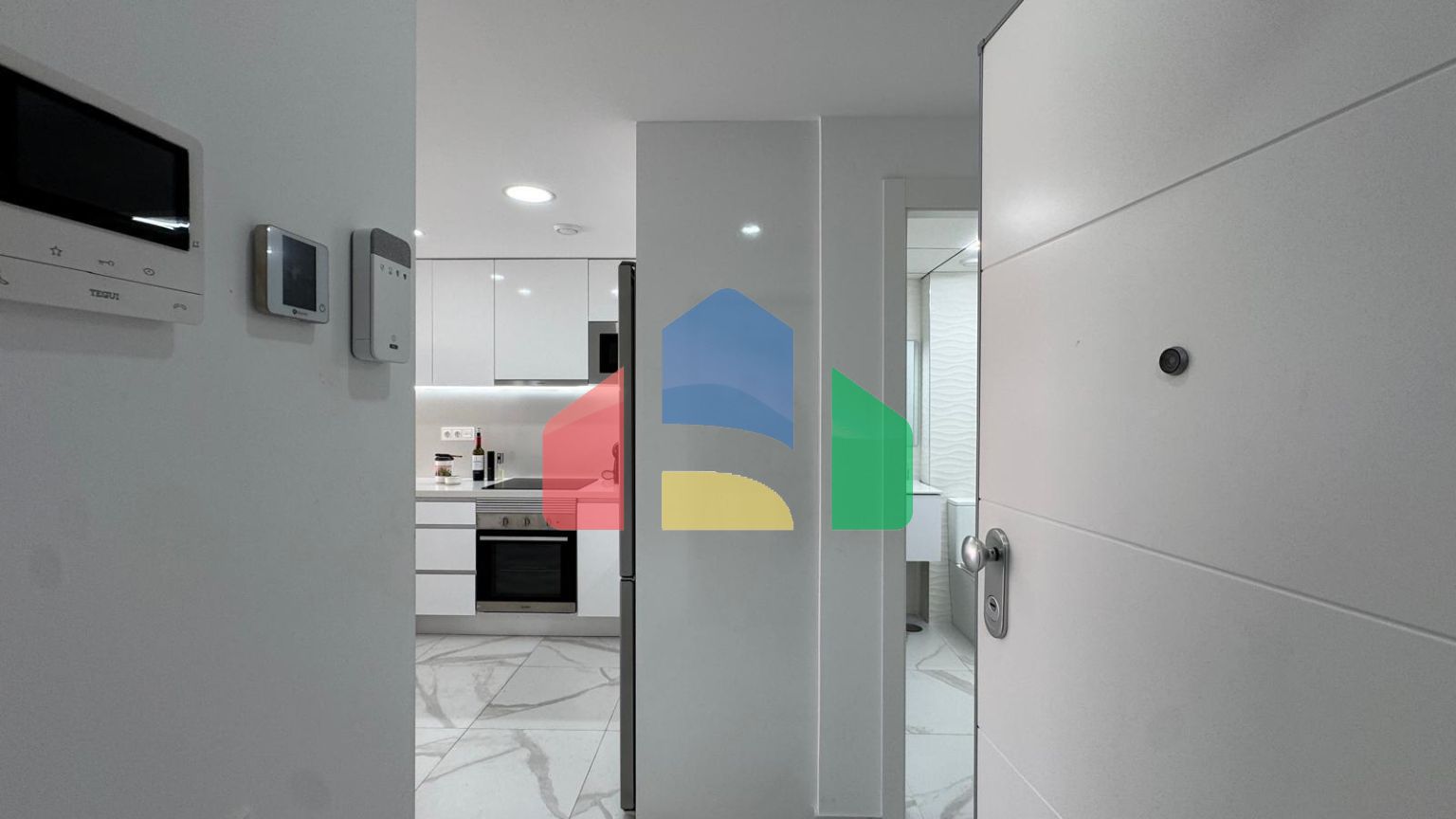 ПЕНТХАУС В КОМПЛЕКСЕ ALEGRIA XIX С ПРИВАТНЫЙ СОЛЯРИЕМ 35 М2!  2 СПАЛЬНИ. 2 ВАННЫЕ. ПЛОЩАДЪ 133М2. БАССЕЙН! ФИНСКАЯ САУНА! Ð