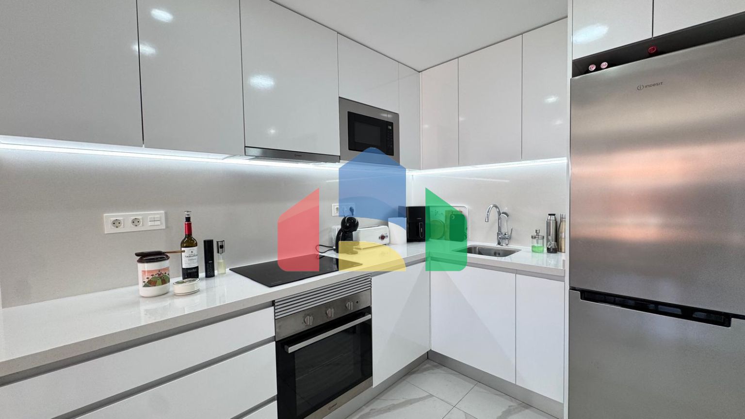 ПЕНТХАУС В КОМПЛЕКСЕ ALEGRIA XIX С ПРИВАТНЫЙ СОЛЯРИЕМ 35 М2!  2 СПАЛЬНИ. 2 ВАННЫЕ. ПЛОЩАДЪ 133М2. БАССЕЙН! ФИНСКАЯ САУНА! Ð