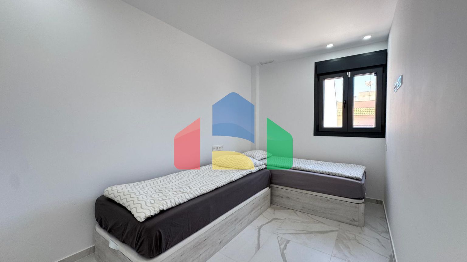 ПЕНТХАУС В КОМПЛЕКСЕ ALEGRIA XIX С ПРИВАТНЫЙ СОЛЯРИЕМ 35 М2!  2 СПАЛЬНИ. 2 ВАННЫЕ. ПЛОЩАДЪ 133М2. БАССЕЙН! ФИНСКАЯ САУНА! Ð