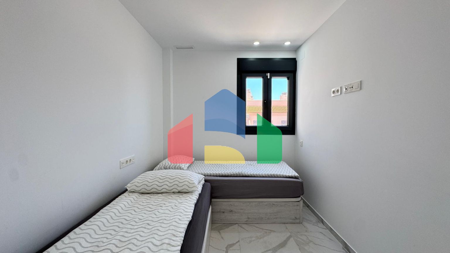 ПЕНТХАУС В КОМПЛЕКСЕ ALEGRIA XIX С ПРИВАТНЫЙ СОЛЯРИЕМ 35 М2!  2 СПАЛЬНИ. 2 ВАННЫЕ. ПЛОЩАДЪ 133М2. БАССЕЙН! ФИНСКАЯ САУНА! Ð