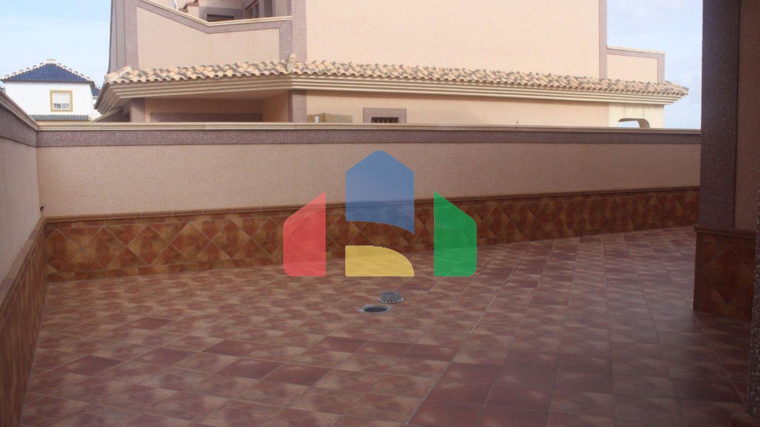 КРАСИВЫЙ ТАУНХАУС В ЛОС АЛЬТОС, ТОРРЕВЬЕХА