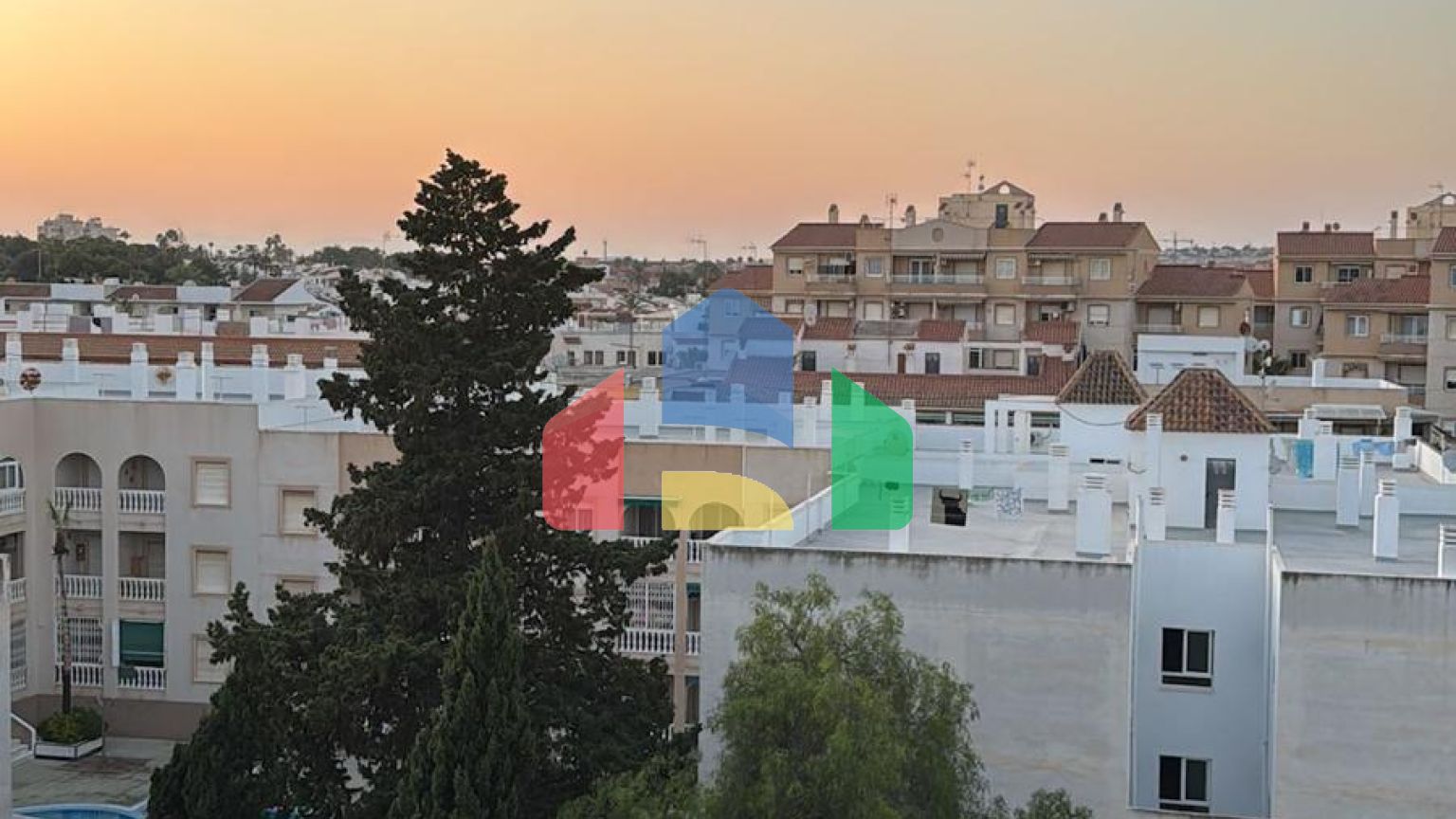 Квартира-пентхаус, с ремонтом, рядом с пляжем Дель Кура.