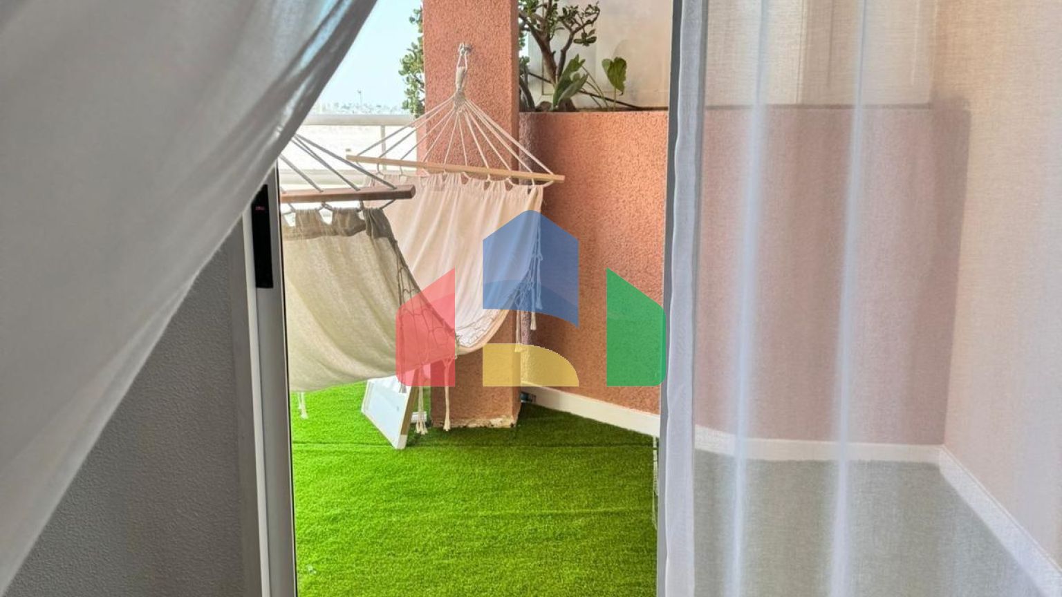 Квартира-пентхаус, с ремонтом, рядом с пляжем Дель Кура.