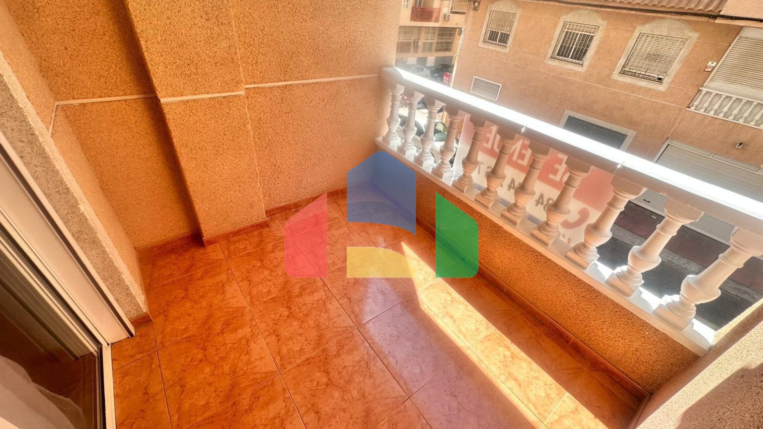 Прекрасная отремонтированная квартира, расположенная всего в 500 метрах от моря.