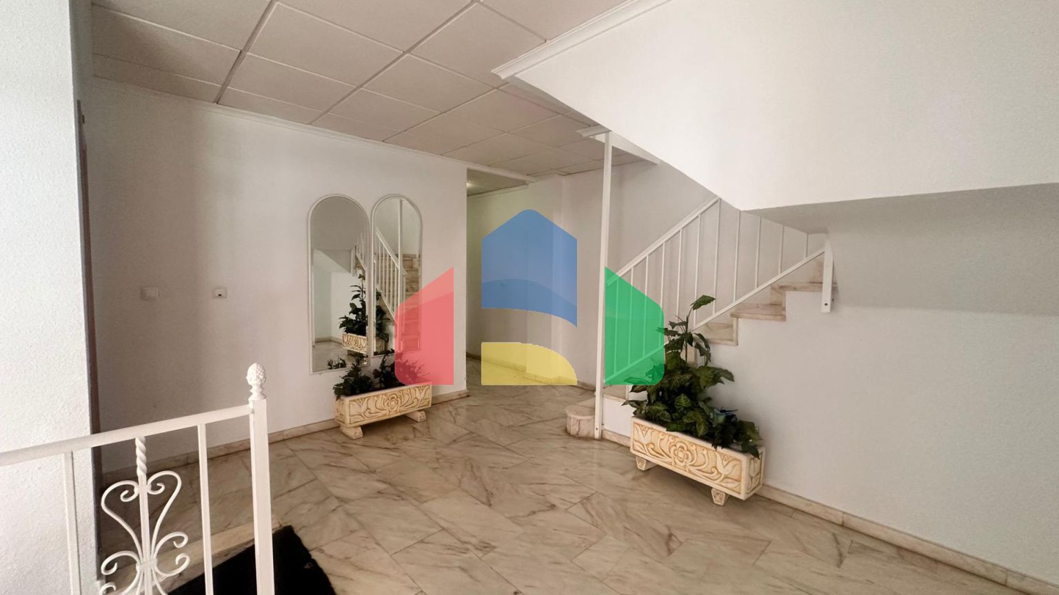 Прекрасная отремонтированная квартира, расположенная всего в 500 метрах от моря.