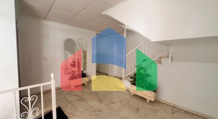 Прекрасная отремонтированная квартира, расположенная всего в 500 метрах от моря.