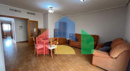 Penthouse in the center, right next to Plaza de Oriente. With parking