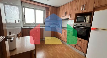 Penthouse in the center, right next to Plaza de Oriente. With parking