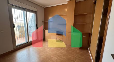 Penthouse in the center, right next to Plaza de Oriente. With parking