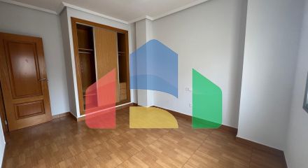 Пентхаус в центре, прямо возле Plaza de Oriente. С парковкой