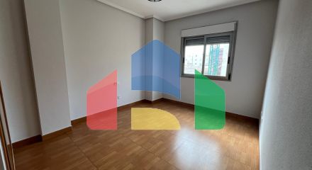 Пентхаус в центре, прямо возле Plaza de Oriente. С парковкой