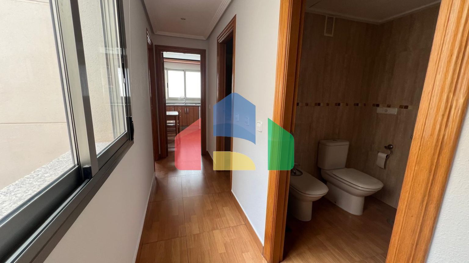 Пентхаус в центре, прямо возле Plaza de Oriente. С парковкой