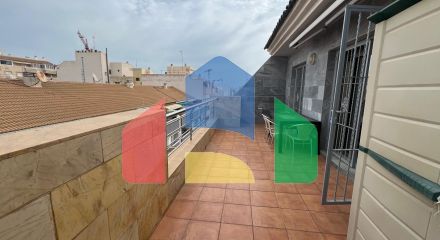 Пентхаус в центре, прямо возле Plaza de Oriente. С парковкой