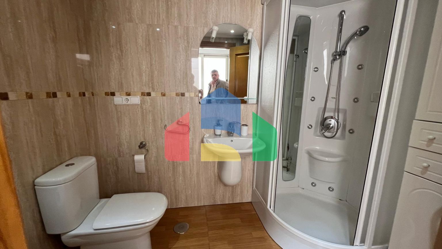 Пентхаус в центре, прямо возле Plaza de Oriente. С парковкой