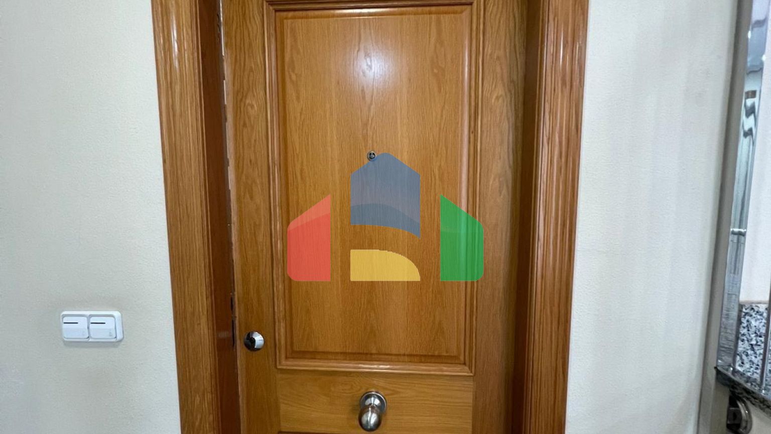 Пентхаус в центре, прямо возле Plaza de Oriente. С парковкой