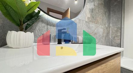 ШИКАРНАЯ КВАРТИРА ПОСЛЕ КАП. РЕМОНТА В 50 МЕТРАХ ОТ ПЛЯЖА. 4 СПАЛЬНИ. 2 ВАННЫЕ КОМНАТЫ. ПЛОЩАДЪ 105 М2.