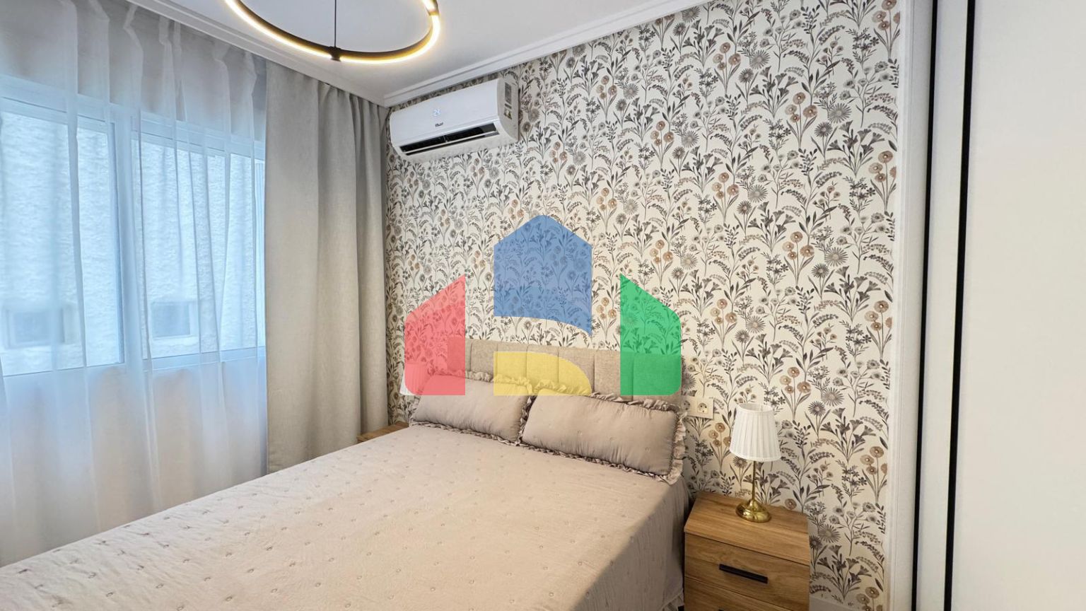 ШИКАРНАЯ КВАРТИРА ПОСЛЕ КАП. РЕМОНТА В 50 МЕТРАХ ОТ ПЛЯЖА. 4 СПАЛЬНИ. 2 ВАННЫЕ КОМНАТЫ. ПЛОЩАДЪ 105 М2.