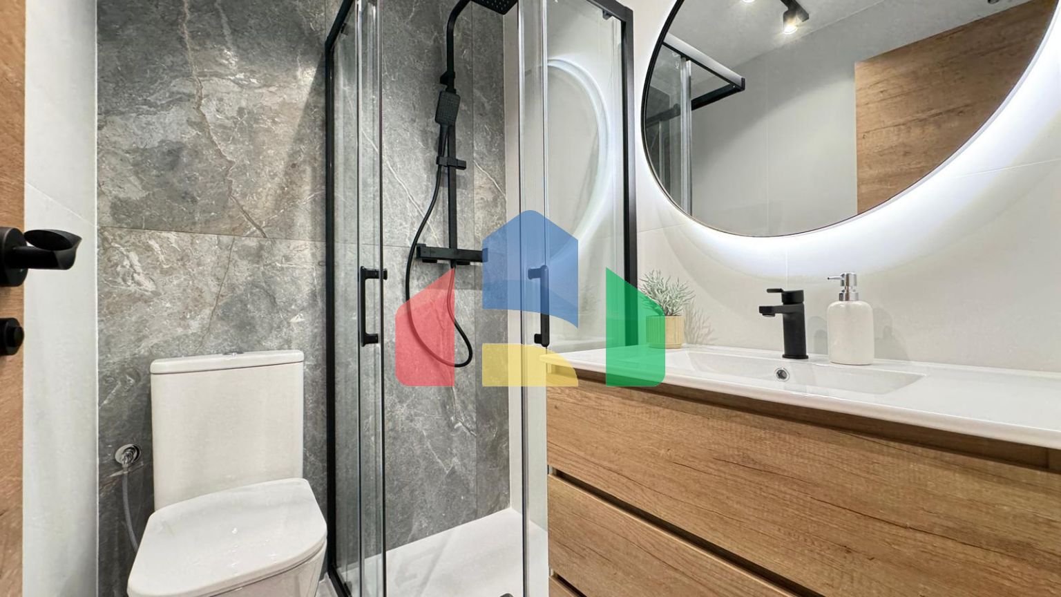 ШИКАРНАЯ КВАРТИРА ПОСЛЕ КАП. РЕМОНТА В 50 МЕТРАХ ОТ ПЛЯЖА. 4 СПАЛЬНИ. 2 ВАННЫЕ КОМНАТЫ. ПЛОЩАДЪ 105 М2.