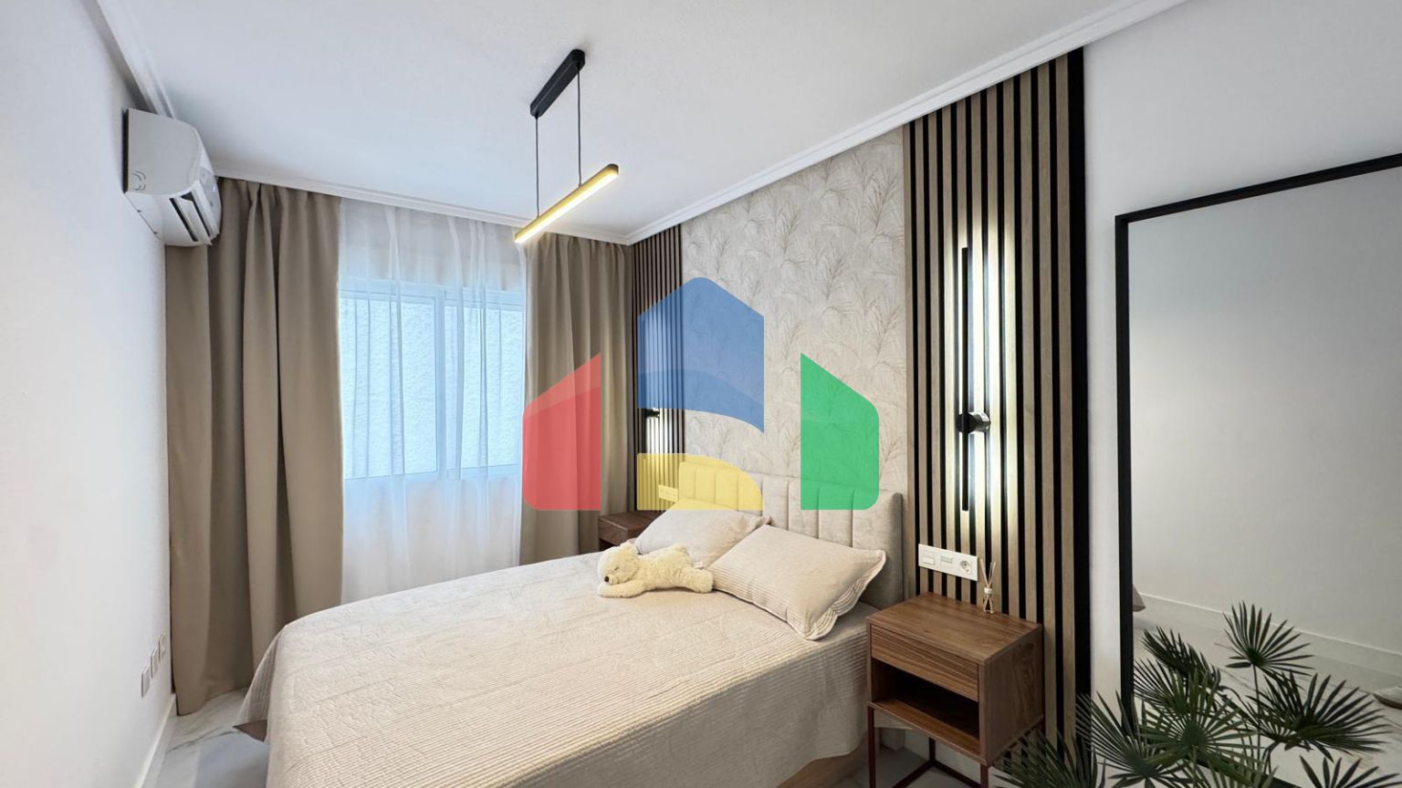 ШИКАРНАЯ КВАРТИРА ПОСЛЕ КАП. РЕМОНТА В 50 МЕТРАХ ОТ ПЛЯЖА. 4 СПАЛЬНИ. 2 ВАННЫЕ КОМНАТЫ. ПЛОЩАДЪ 105 М2.