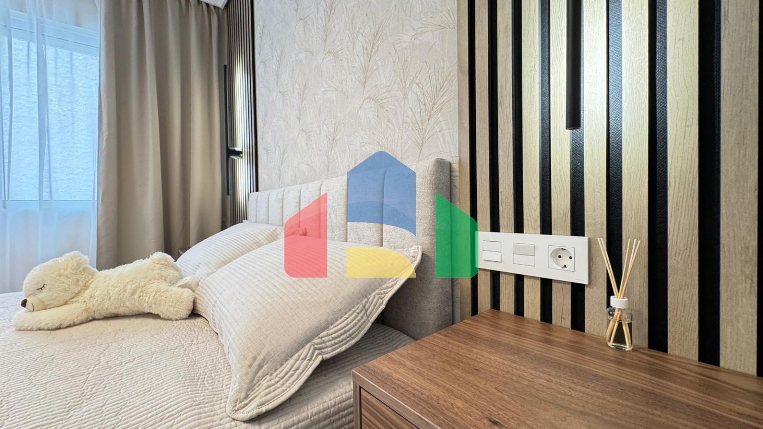 ШИКАРНАЯ КВАРТИРА ПОСЛЕ КАП. РЕМОНТА В 50 МЕТРАХ ОТ ПЛЯЖА. 4 СПАЛЬНИ. 2 ВАННЫЕ КОМНАТЫ. ПЛОЩАДЪ 105 М2.