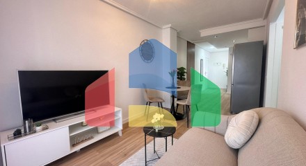 Квартира с бассейном и новым ремонтом: 2 спальни, 500 м. с пляжа