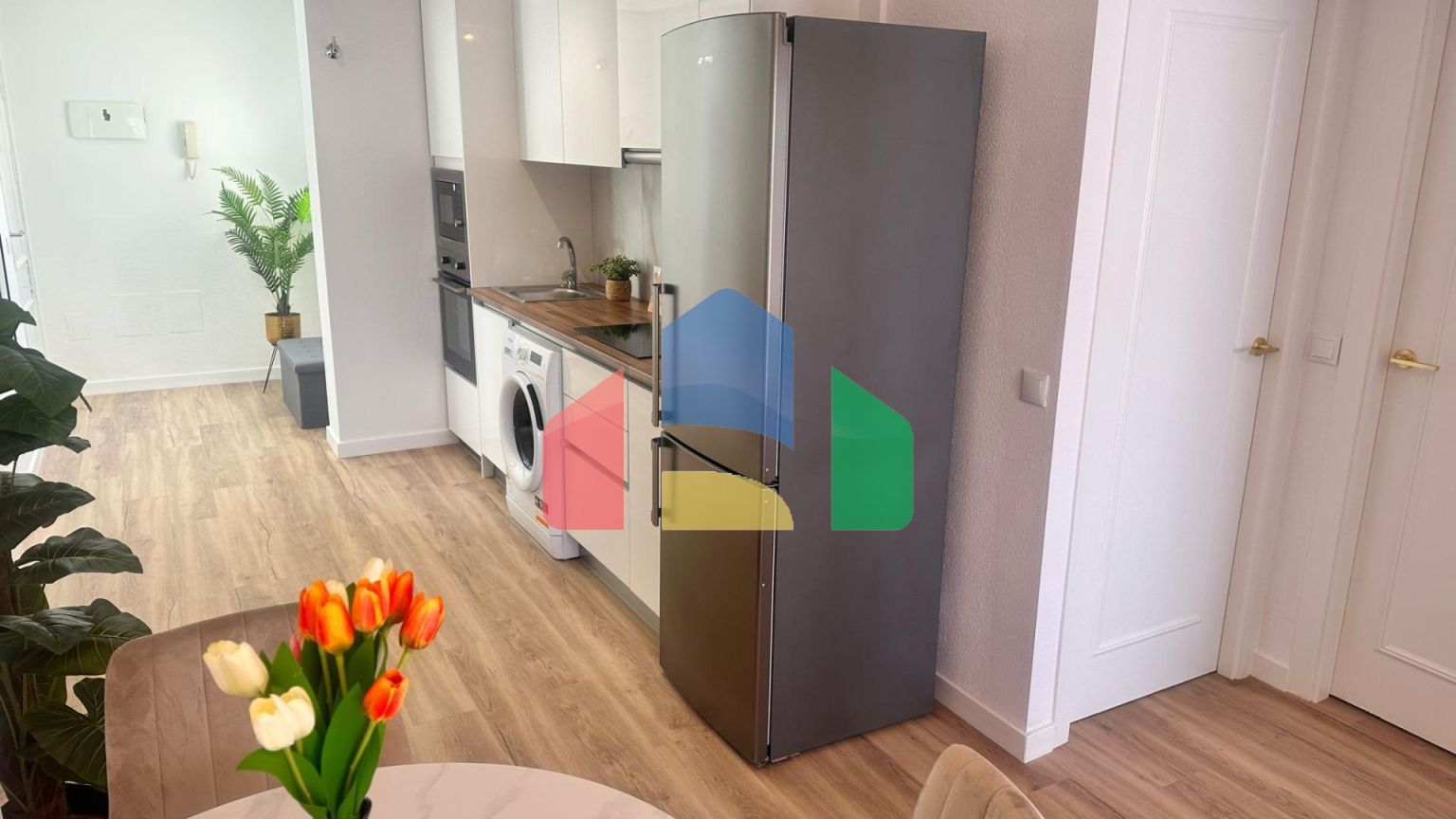 Квартира с бассейном и новым ремонтом: 2 спальни, 500 м. с пляжа