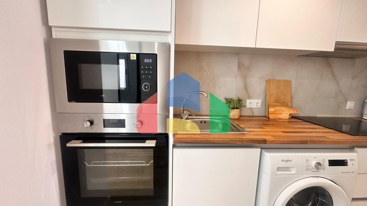 Квартира с бассейном и новым ремонтом: 2 спальни, 500 м. с пляжа