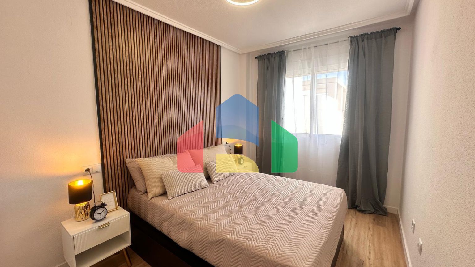 Квартира с бассейном и новым ремонтом: 2 спальни, 500 м. с пляжа