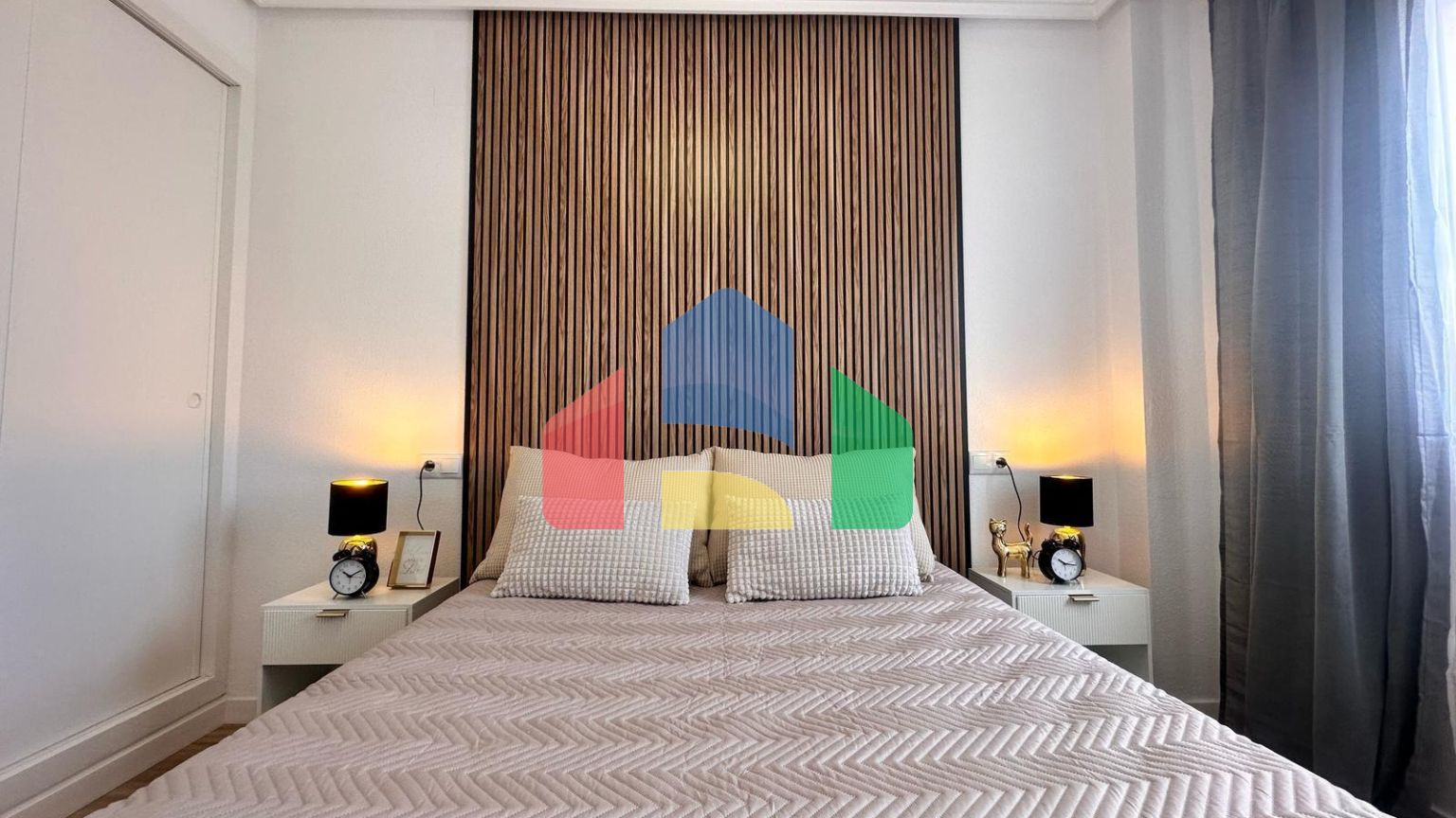 Квартира с бассейном и новым ремонтом: 2 спальни, 500 м. с пляжа