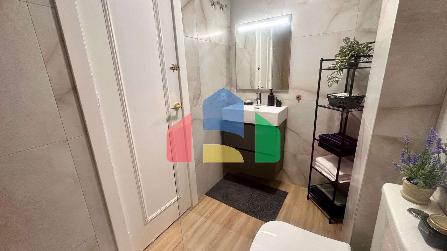 Квартира с бассейном и новым ремонтом: 2 спальни, 500 м. с пляжа