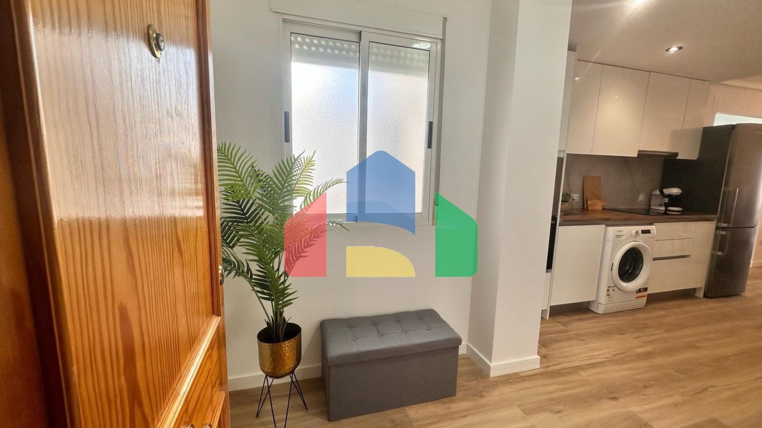 Квартира с бассейном и новым ремонтом: 2 спальни, 500 м. с пляжа